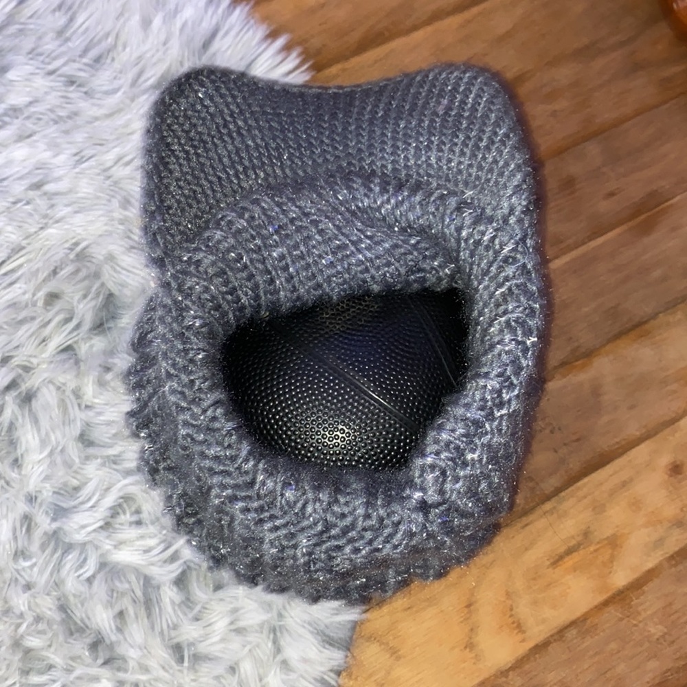 gray winter hat - Picture 5 of 5